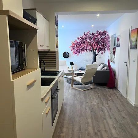 Zwischen Wald Und Wasser Mit Grossem Wasserbett & E-kamin * Berlín