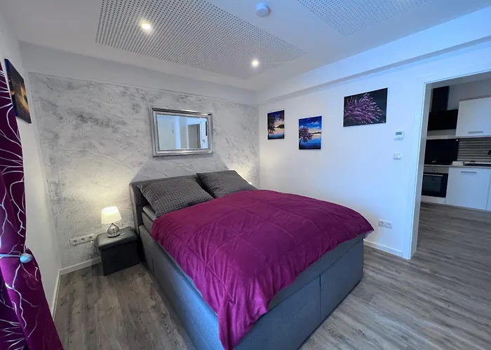 Zwischen Wald Und Wasser Mit Grossem Wasserbett & E-kamin * Berlin