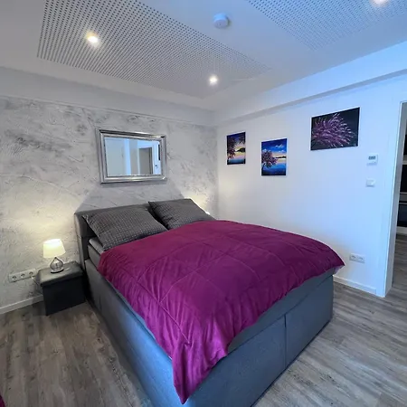 Zwischen Wald Und Wasser Mit Grossem Wasserbett & E-kamin * Berlin