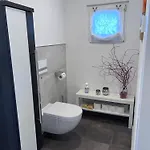 Zwischen Wald Und Wasser Mit Grossem Wasserbett & E-kamin شقة