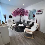 Zwischen Wald Und Wasser Mit Grossem Wasserbett & E-kamin برلين