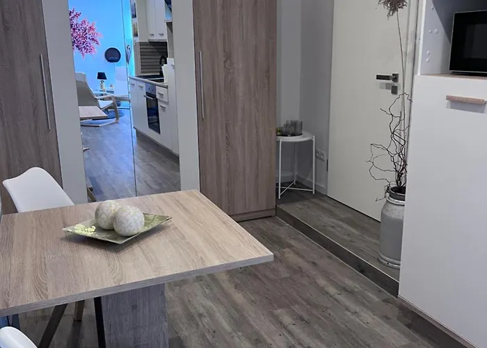 Zwischen Wald Und Wasser Mit Grossem Wasserbett & E-kamin * Berlin